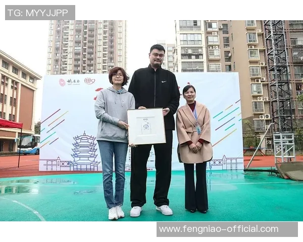 姚明独特衣服风格解析：从运动休闲到时尚潮流的完美融合