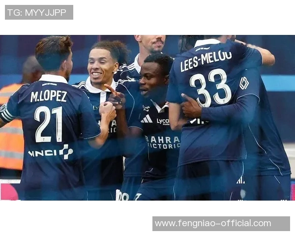 尤文图斯惊险逆转巴黎圣日耳曼乌龙球成比赛转折点引发全场狂欢