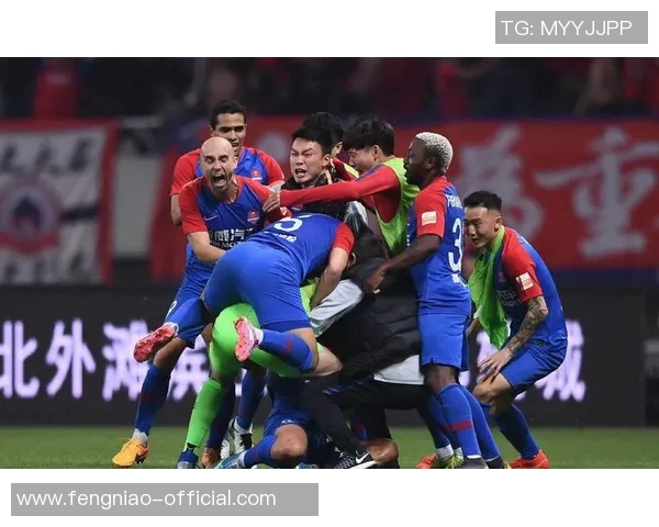 中超激战尤文图斯逆转本菲卡争议判罚引发全场热议 中超激战尤文图斯逆转本菲卡争议判罚引发全场热议