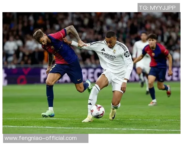 西甲激战：皇马与那不勒斯战平补时进球点燃全场激情