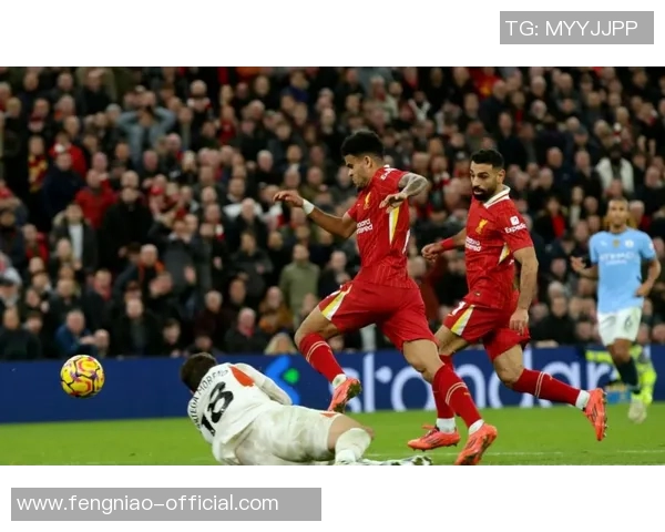 中超精彩对决巴萨与曼城战成平局乌龙球引发争议判罚全场沸腾