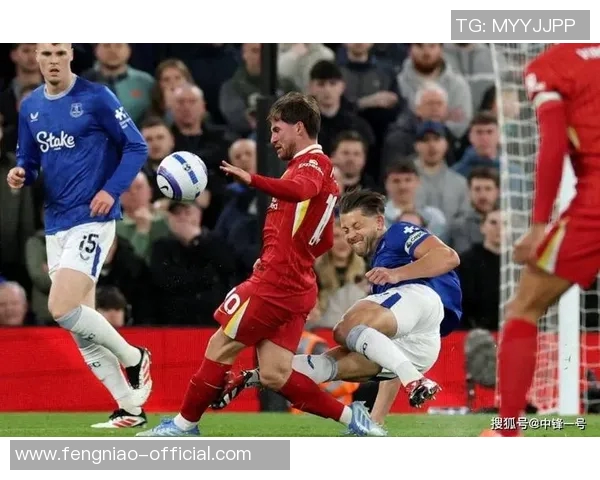 世界杯激战阿森纳险胜里昂红牌争议引发全场热议与十大精彩进球回顾